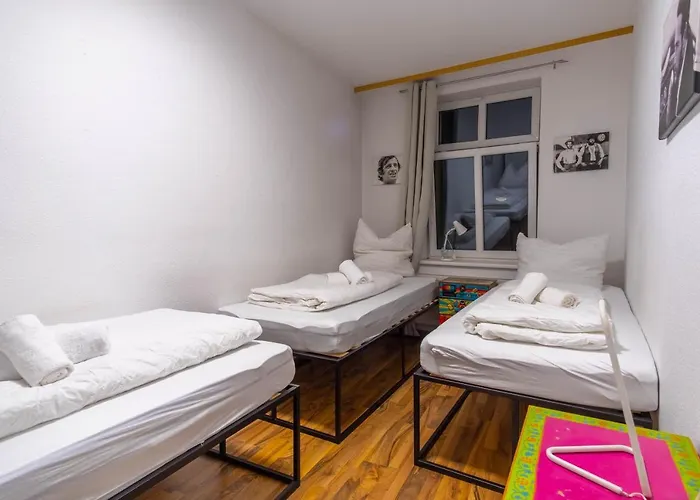 Balkon, Waschmaschine, Tv, Einzelbetten, Nahe Voelkerschlachtsdenkmal